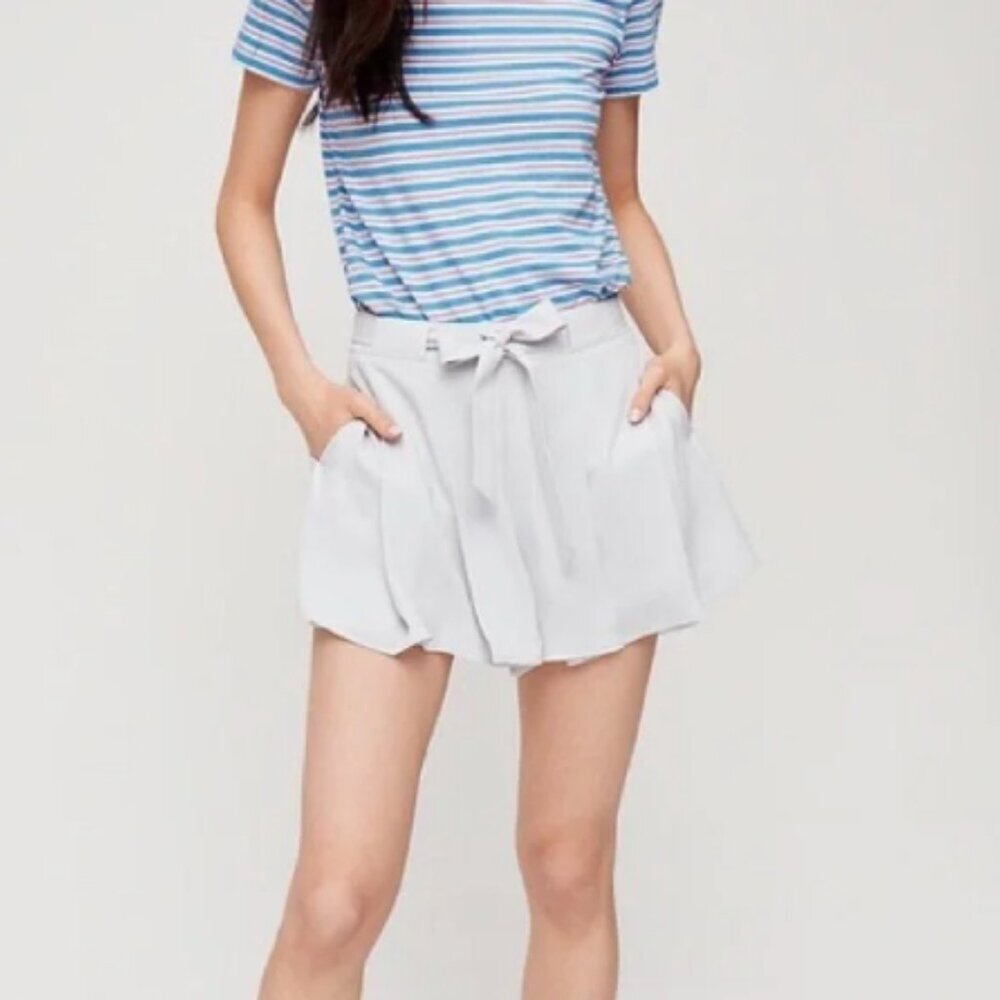 Aritzia Sunday Best | EUC High Waisted Flowy Westley Shorts in Lavender Size 4